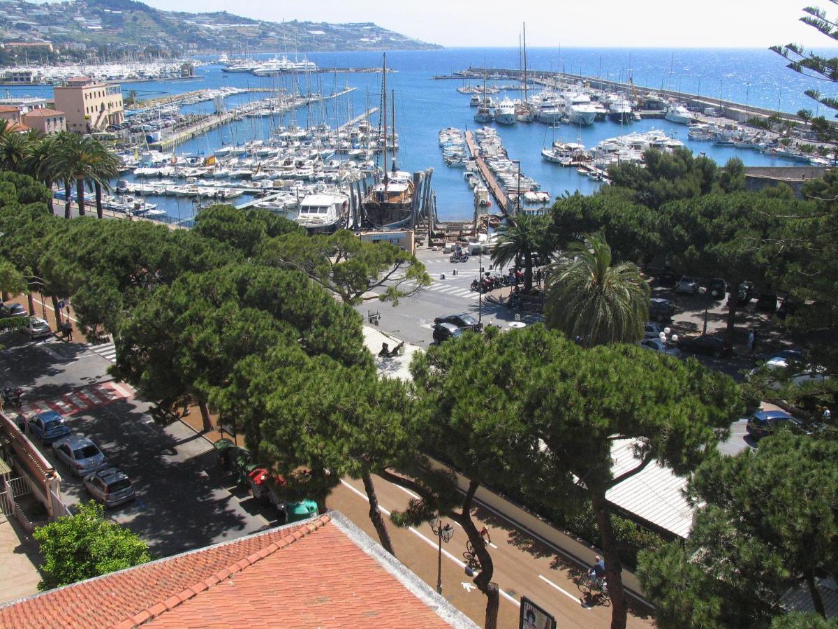 Casa Fiorenza Parcheggio Privato Sanremo Luaran gambar